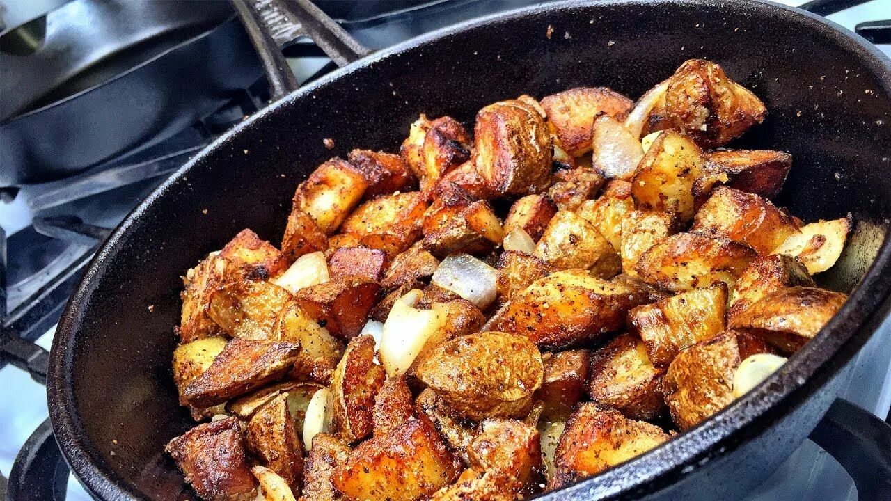 Пожарить на сковороде рецепт с фото Cast Iron Fried Potatoes & Onions Solidteknics AUSfonte Sauteuse Pan - YouTube C