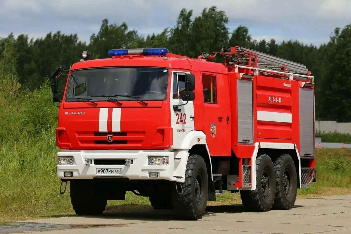 Пожарная машина фото В Коврове горел Электромеханический завод - МК Владимир