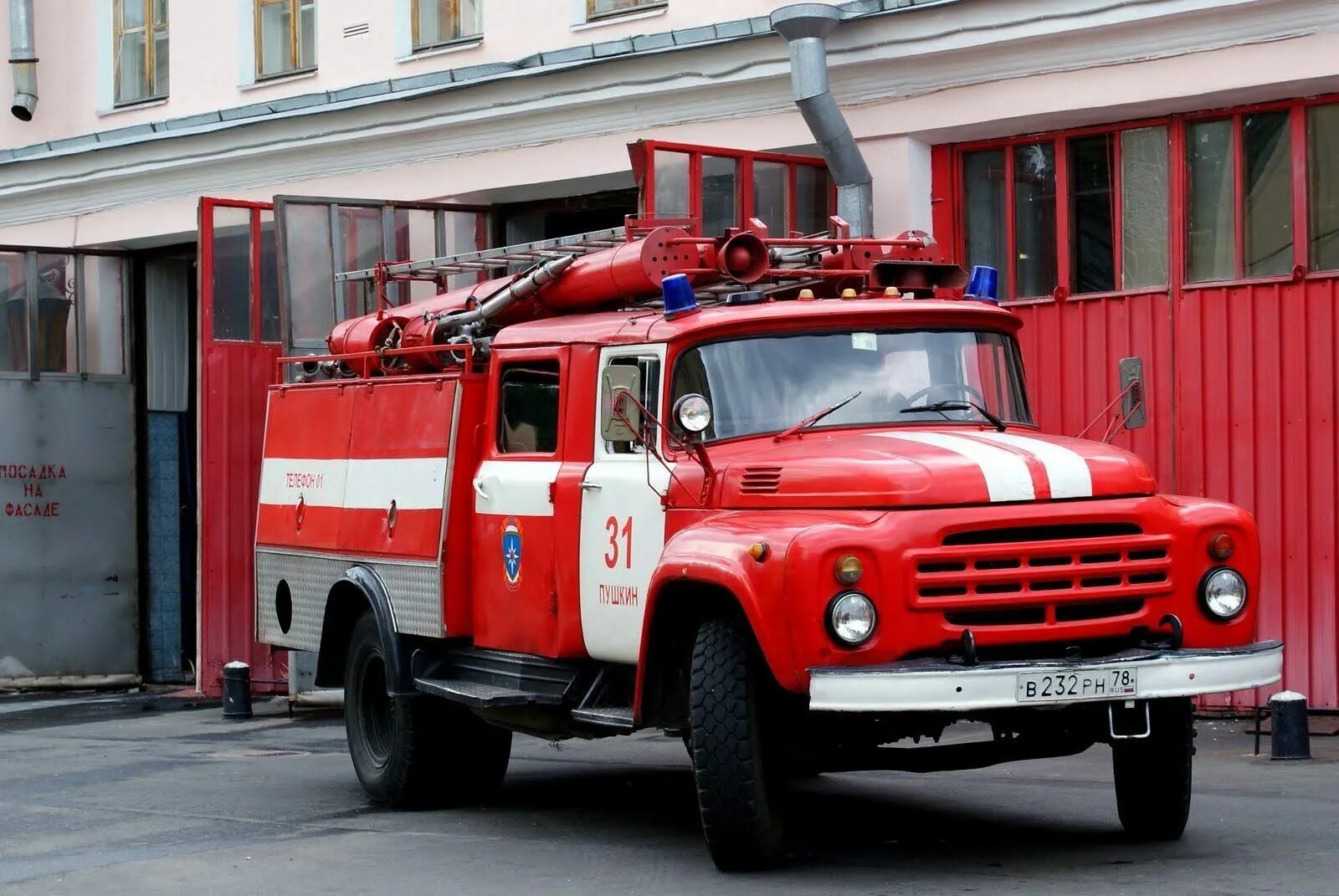 Пожарные автомобили фото Видеолекторий "Автомобили специального назначения" 2022, Грозный - дата и место 