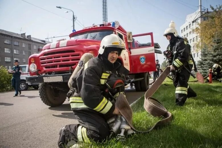 Пожарные екатеринбург фото Пожарно-спасательные подразделения Псковской области принимали участие в ликвида