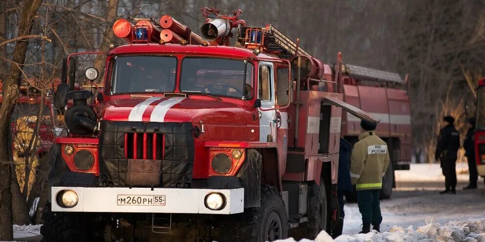 Пожарные омска фото В Омске загорелся пассажирский автобус: Новости