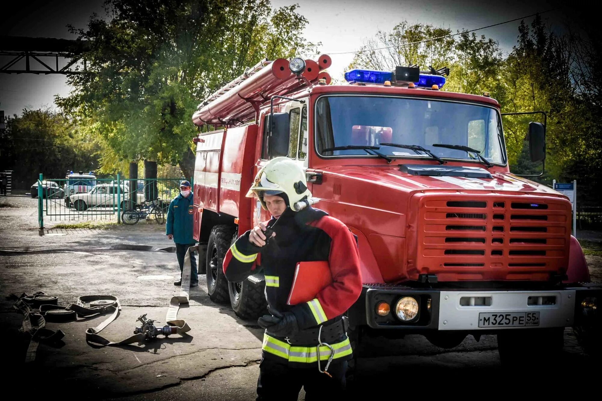 Пожарные омска фото Условный пожар в школе ликвидировали омские огнеборцы - Новости - Главное управл