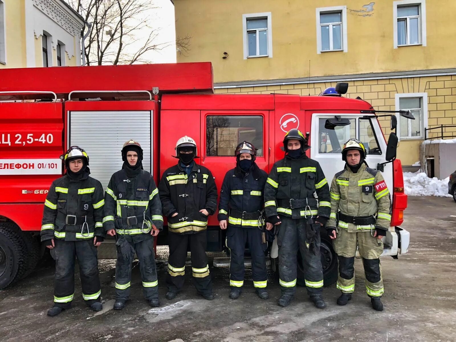 Пожарные россии фото На пожаре в Центре столицы было спасено 10 человек