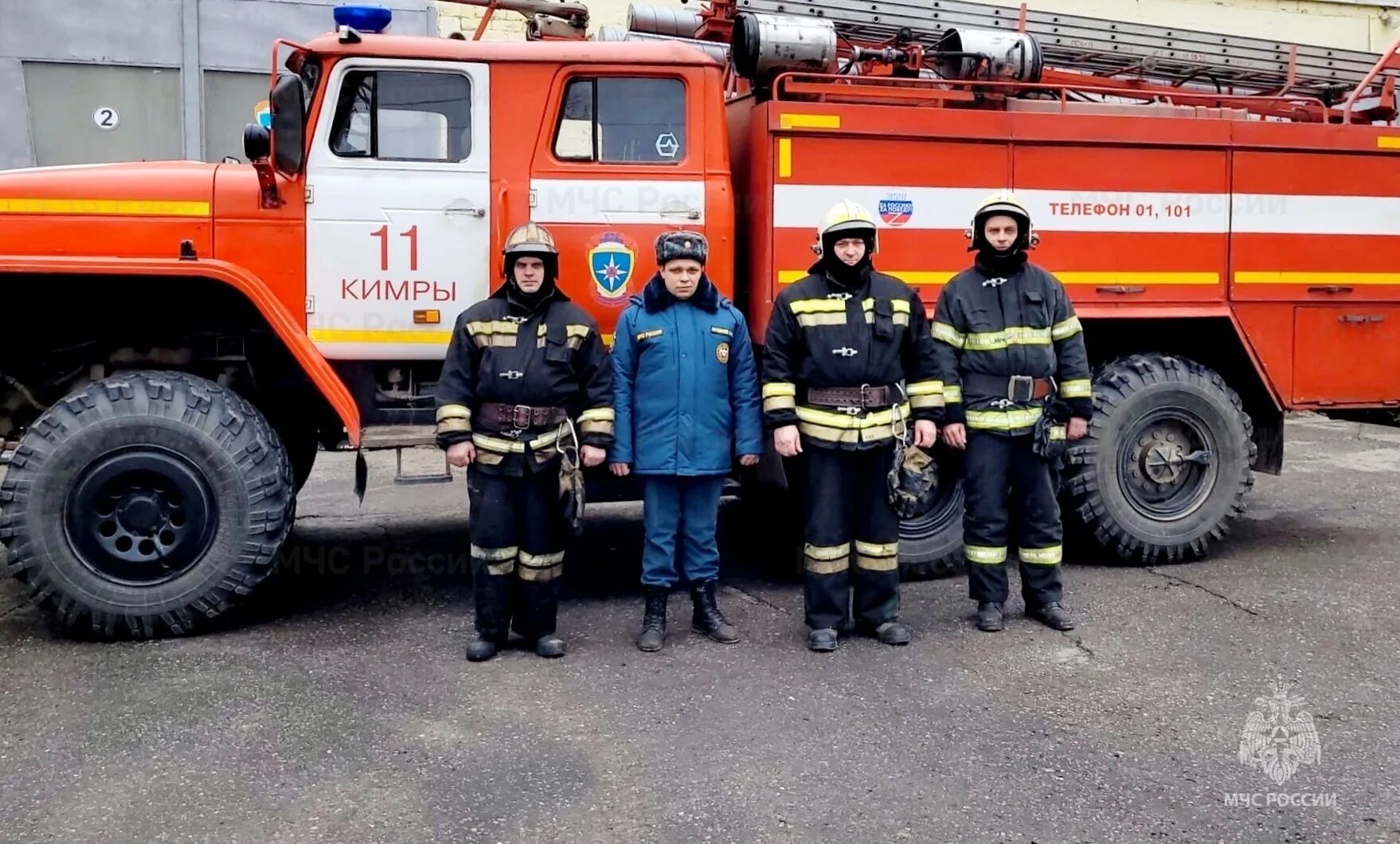 Пожарные россии фото В Кимрском районе пожарные вывели мужчину из задымлённой квартиры - Новости - Гл