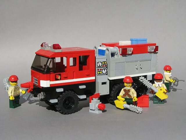 Пожарные самоделки LEGO IDEAS - 6x6 TATRA Fire Truck