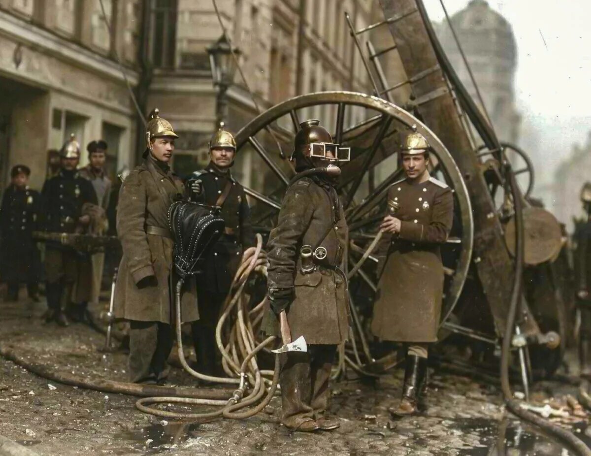 Пожарный история фото Cтаринные фотографии Петербурга от отца российской репортажной съёмки Карла Булл