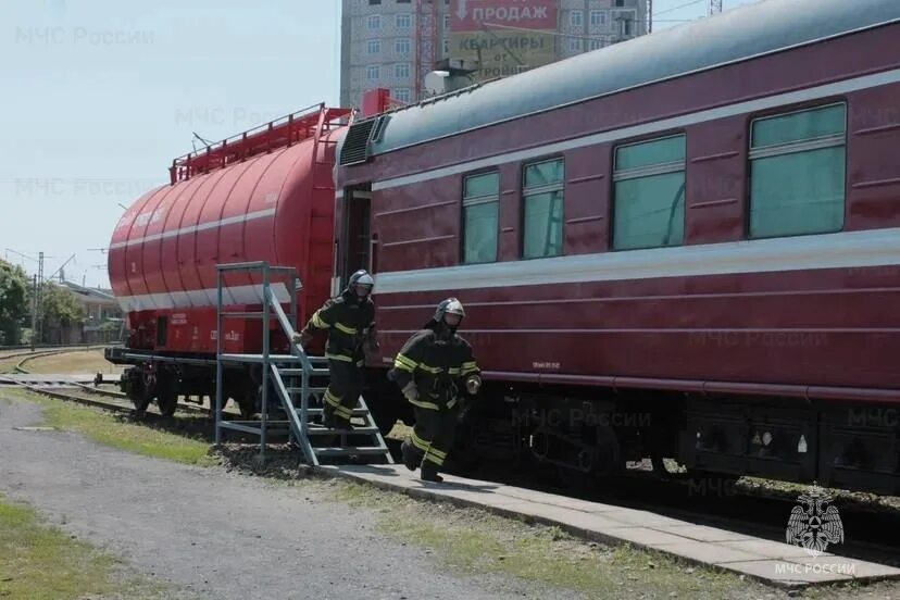 Пожарный поезд фото Огнетушитель на рельсах. 20 мая в России отмечается день пожарного поезда - Все 