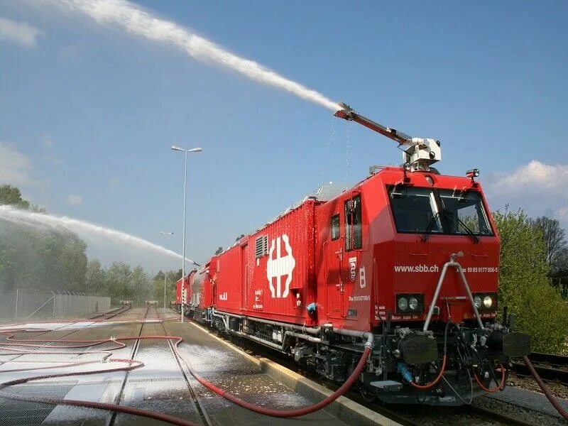 Пожарный поезд фото Swiss SBB Fire Fighting and Rescue Train - The 3-car Train is (194') Long and We