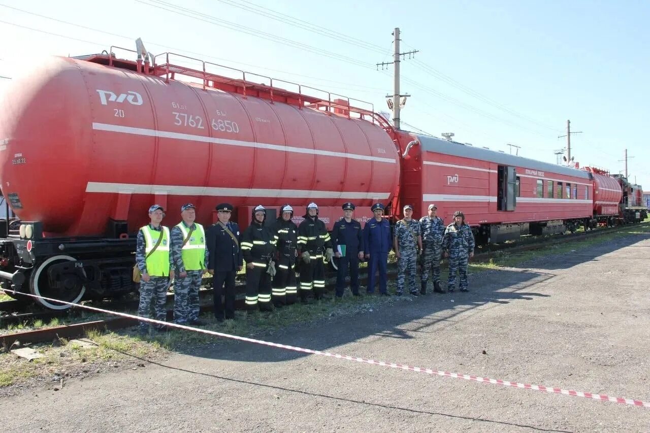 Пожарный поезд фото Пожарный поезд филиала ФГП ВО ЖДТ России на Западно-Сибирской ж.д. принял участи