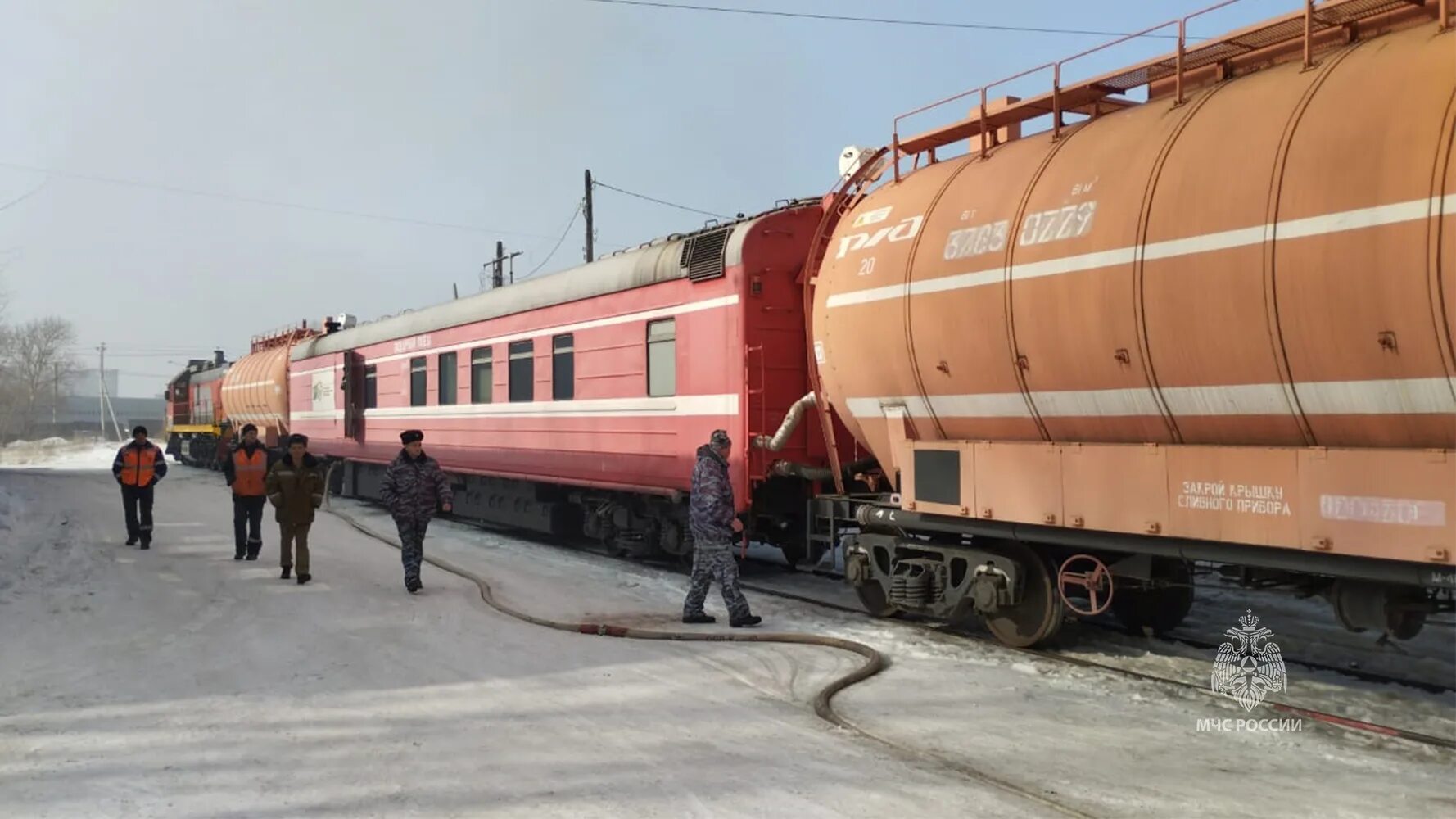 Пожарный поезд фото барнаул Пожар на складе в Комсомольске-на-Амуре потушен: фото с места событий