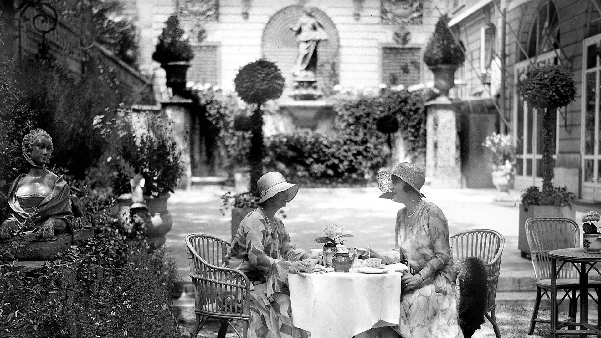 Пожилое ретро фото The History Of The Ritz In Pictures British Vogue British Vogue