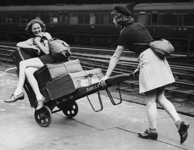 Пожилое ретро фото vintage everyday: 24 Fascinating Black and White Photos That Show a Vibrant Lond