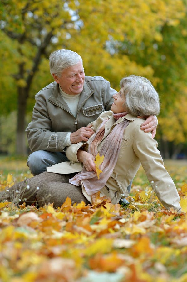 Пожилые люди осенью фото Happy old people stock photo. Image of autumn, elderly - 50853352