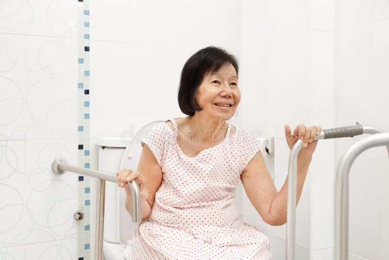 Пожилые в туалете фото Elderly Woman Holding on Handrail in Toilet. Stock Image - Image of health, grip