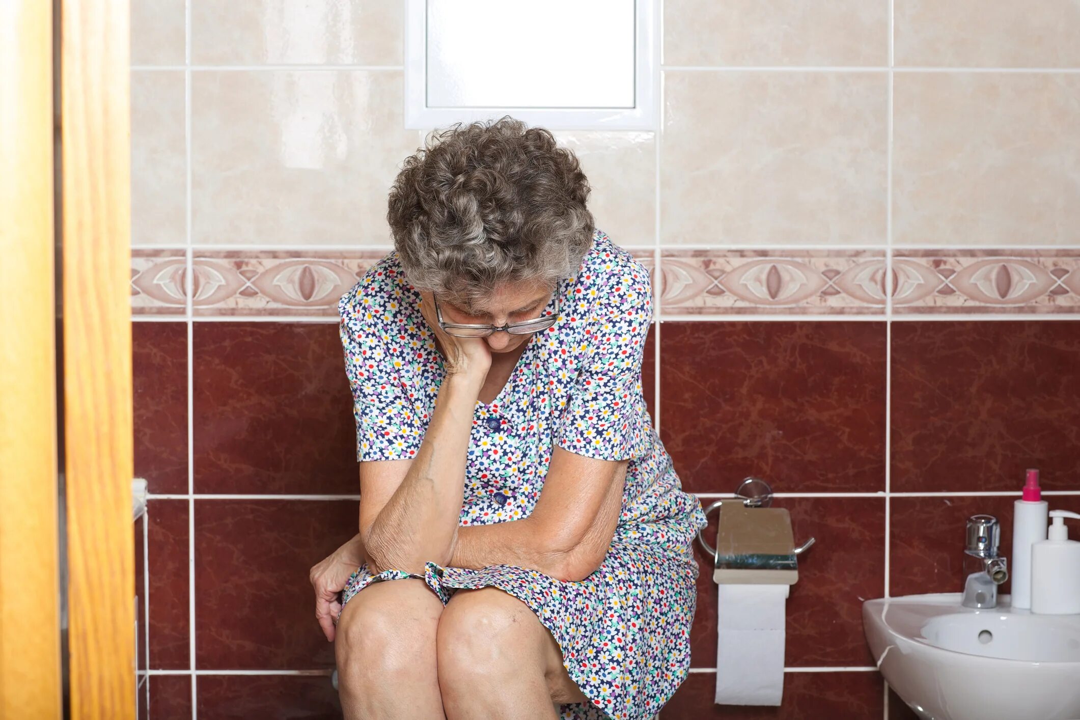 Пожилые в туалете фото Constipation in the elderly by Dr Dirk Pilat Blog entry by RCGP Learning RCGP Le