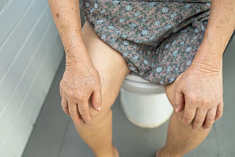 Пожилые в туалете фото Asian Senior or Elderly Old Lady Woman Patient Sitting on Flush Toilet. Stock Ph