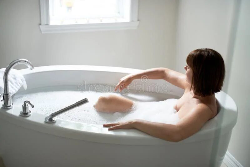 Пожилые в ванной фото Serene Mature Woman Looking Away in a Bathtub Stock Image - Image of rejuvenate,