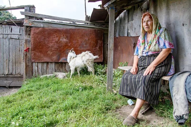 Пожилые женщины в деревне фото Путешествие в умирающее село (36 фото)