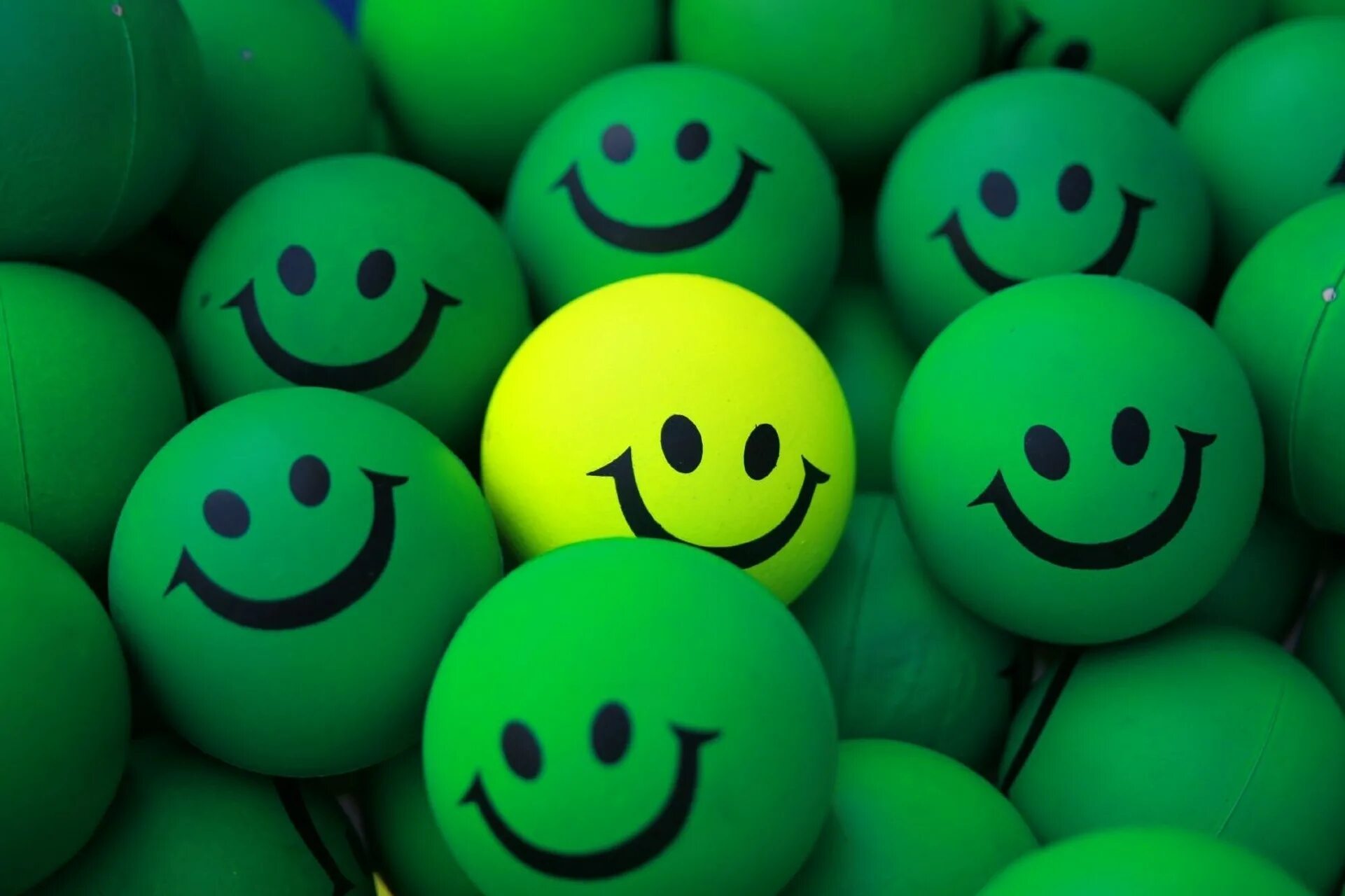 Позитивная картинка на аву Wallpaper : green, yellow, blue, balls, ball, color, smile 1921x1280 - CoolWallp