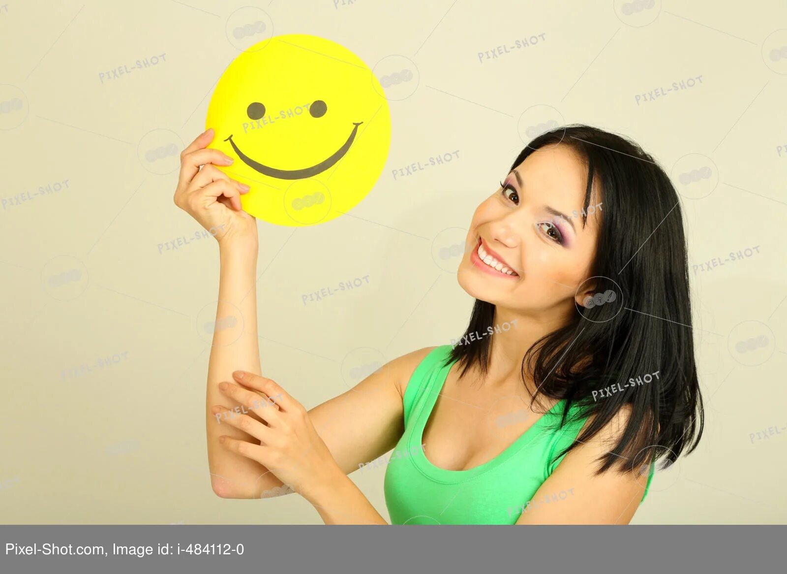 Позитивное мышление картинки Young woman holding paper with happy smiley on gray background. :: Stock Photogr