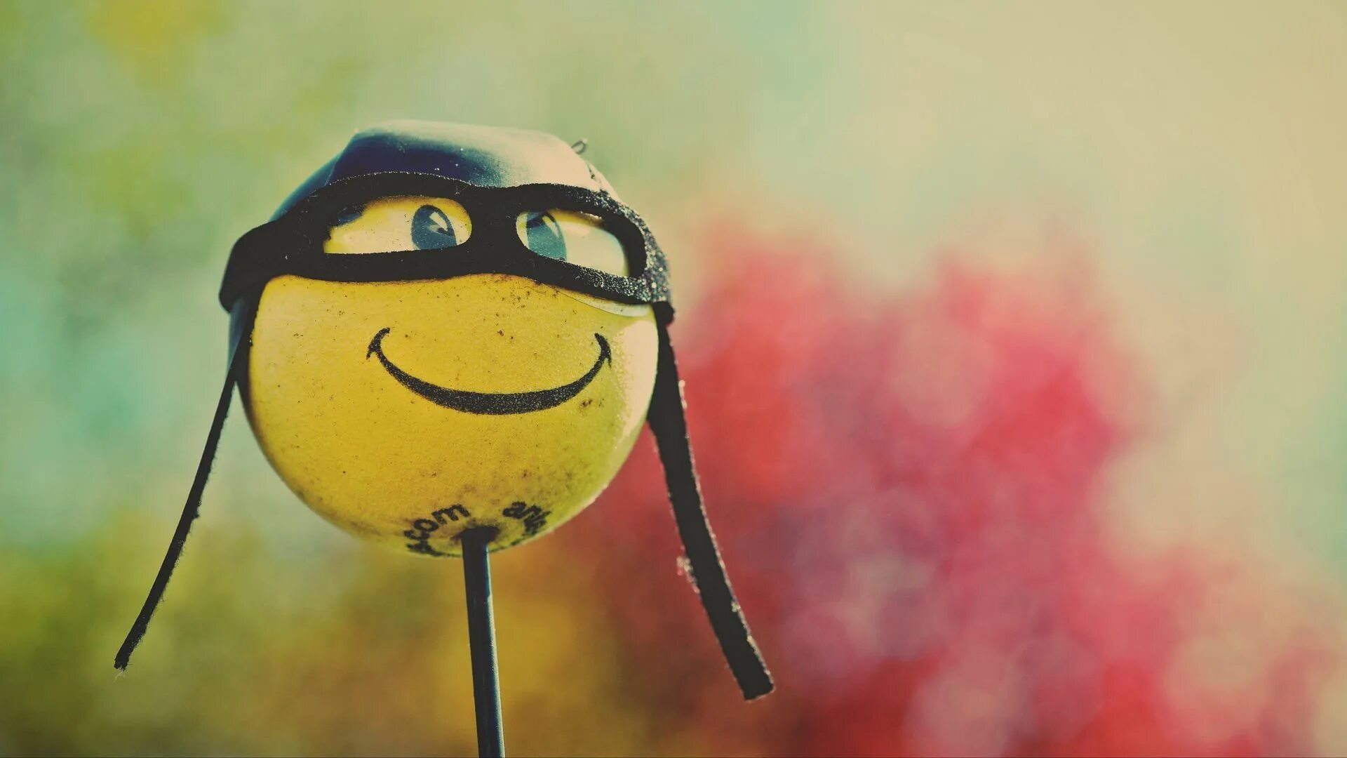 Позитивные картинки бесплатно мужчине Download wallpaper 1920x1080 smile, helmet, glasses, cool full hd, hdtv, fhd, 10