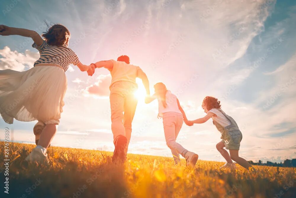 Позитивные картинки семья Happy family on autumn walk фотография Stock Adobe Stock