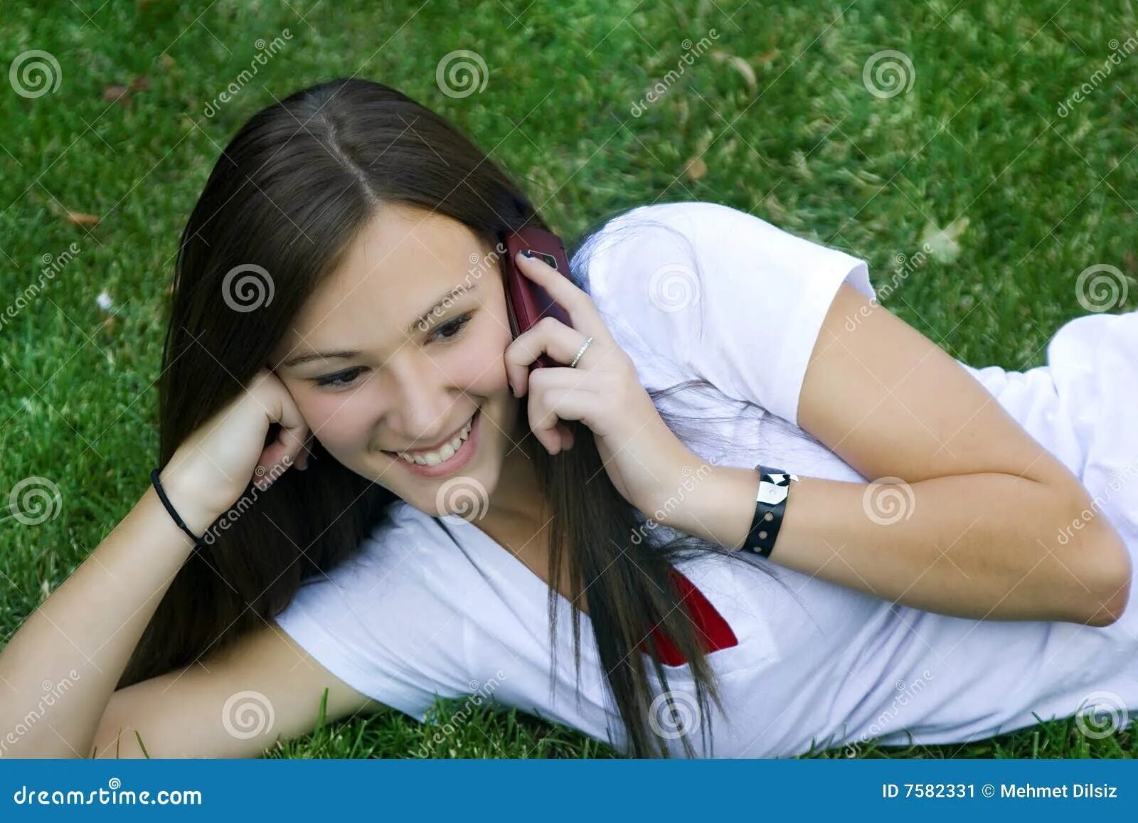 Познакомился девушка номер телефона фото Beautiful Girl Talking on the Phone Stock Image - Image of comfort, hair: 758233