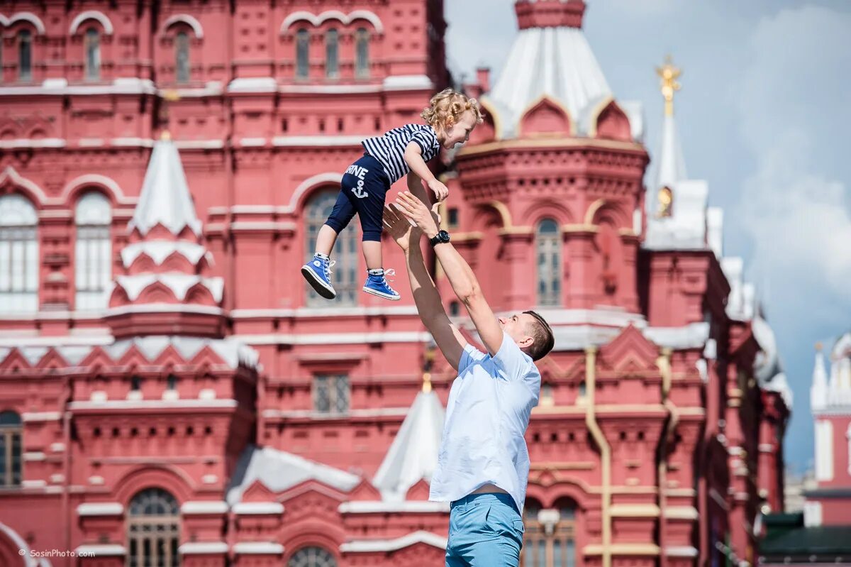 Позы для фото на красной площади Family photoset on the Red square (Moscow). - Фотограф Михаил Сосин