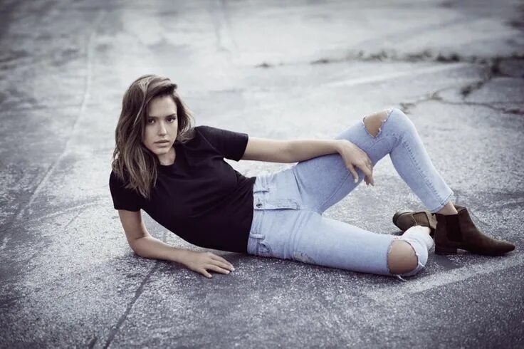 Позы для фото в джинсах девушке Jessica Alba DL1961 Spring 2016 Denim Campaign Jessica alba, Jessica alba pictur