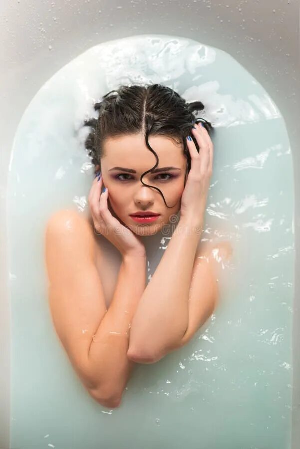 Позы для фото в ванной Beautiful Girl in the Bathroom Stock Image - Image of sensuality, beauty: 482343