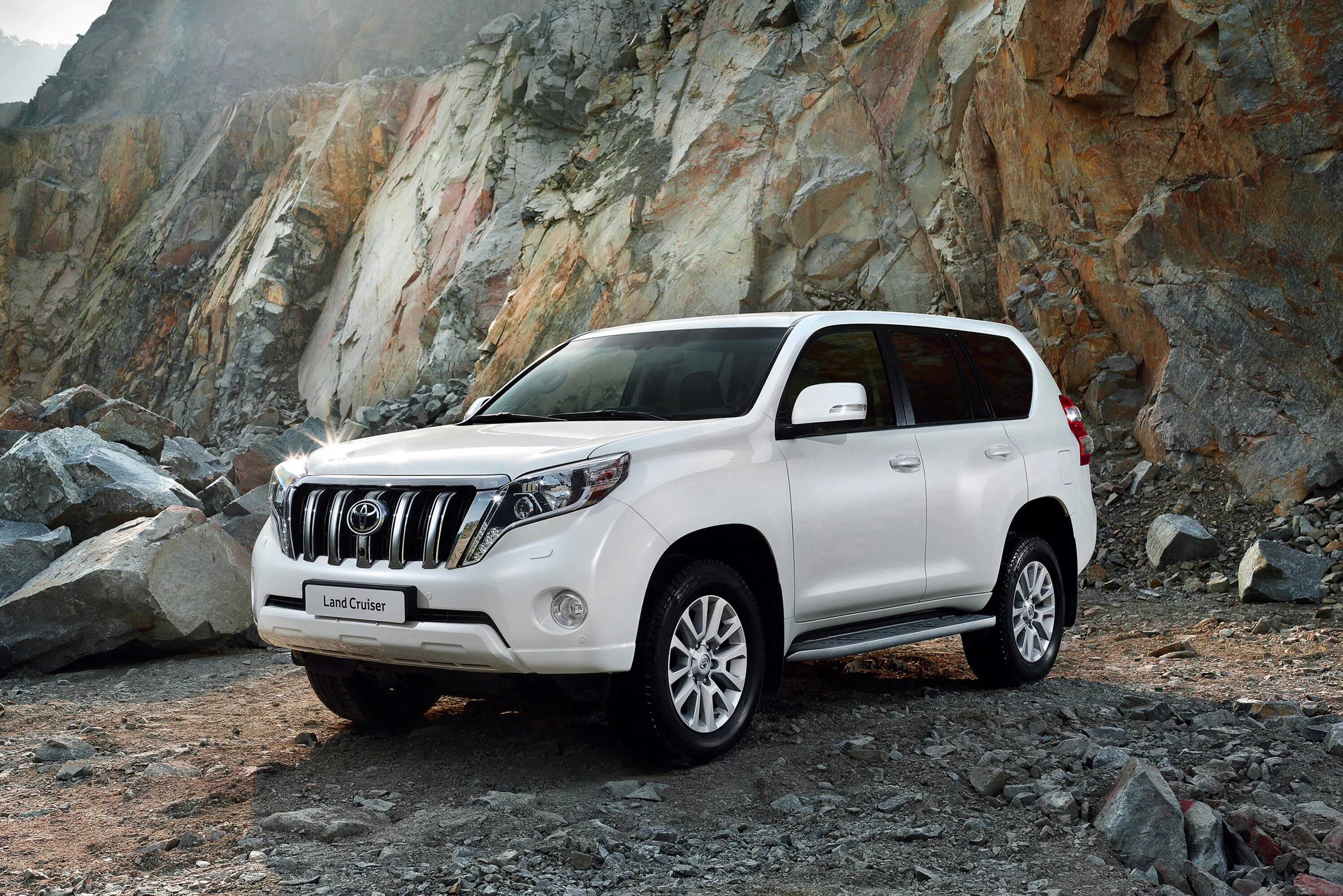 Прадик машина фото Toyota Sharpens 2014 Prado Range