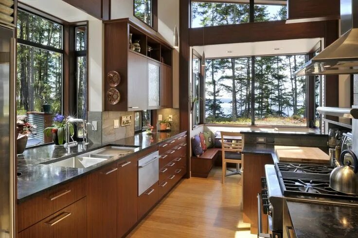 Практичный интерьер дома Lopez Island Residence / David Vandervort Architects Interior design kitchen, Mo