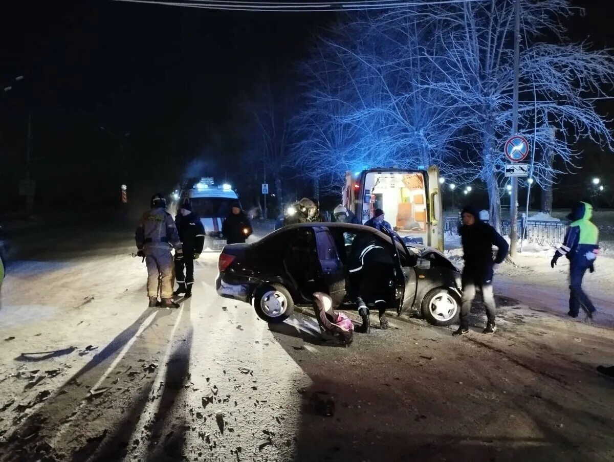 Пранк фото авария ночью Директор Уралвагонзавода ночью попал в серьёзную аварию (фото) Новости Нижнего Т