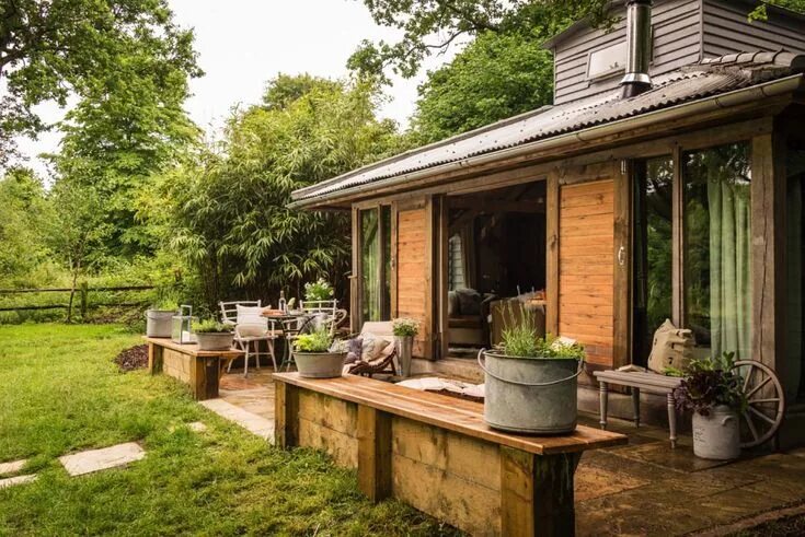 Правильная дача фото Dreamy luxury woodland cabin in West Sussex: Little Bear Woodlands cottage, Rust