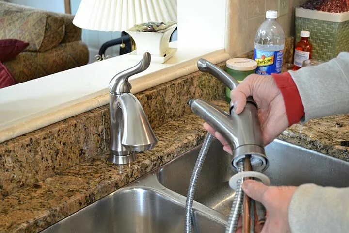 Правильная установка смесителя на кухне фото How to Replace a Kitchen Sink Faucet Kitchen faucet, Kitchen sink faucets, Kitch