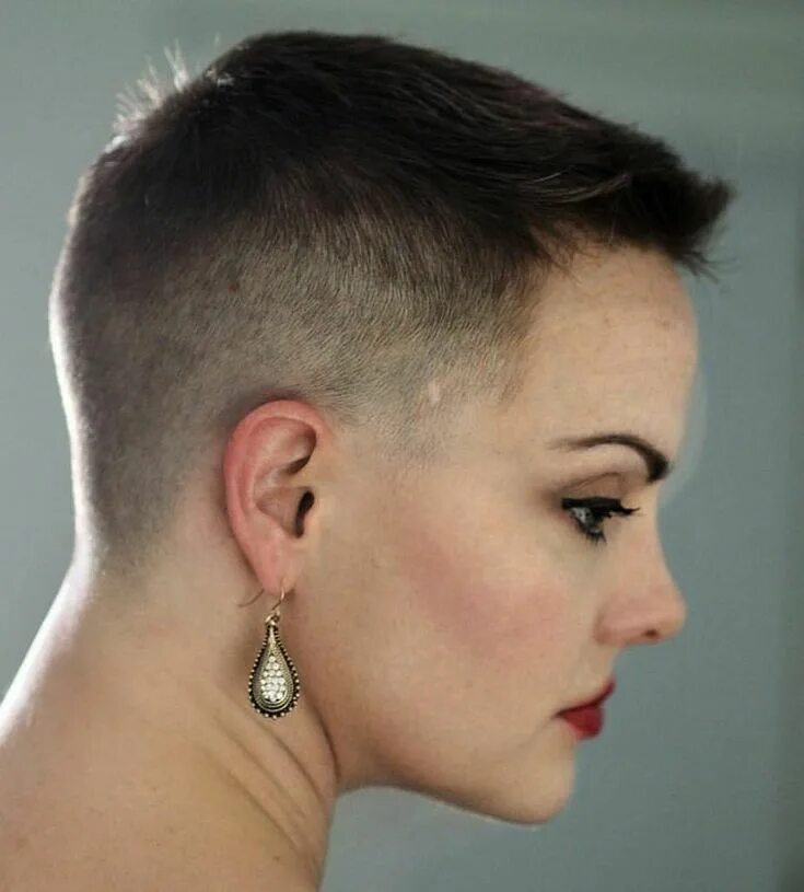 Правильная женская стрижка Cool Short hair styles Tapered haircut for women, Tapered haircut, Super short h