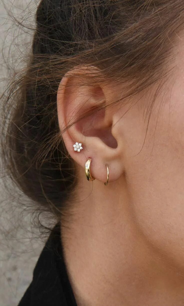 Правильно проколотые уши фото Flower Studs Minimalist ear piercings, Earings piercings, Ear jewelry