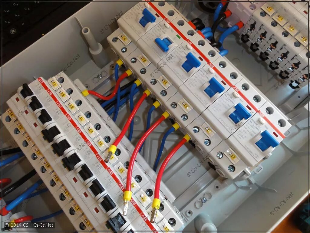 Правильное подключение автоматов в щитке Собираем щит: ПОЛНЫЙ Мастер-Класс и обзор серии Mistral IP65 - CS-CS.Net: Лабора