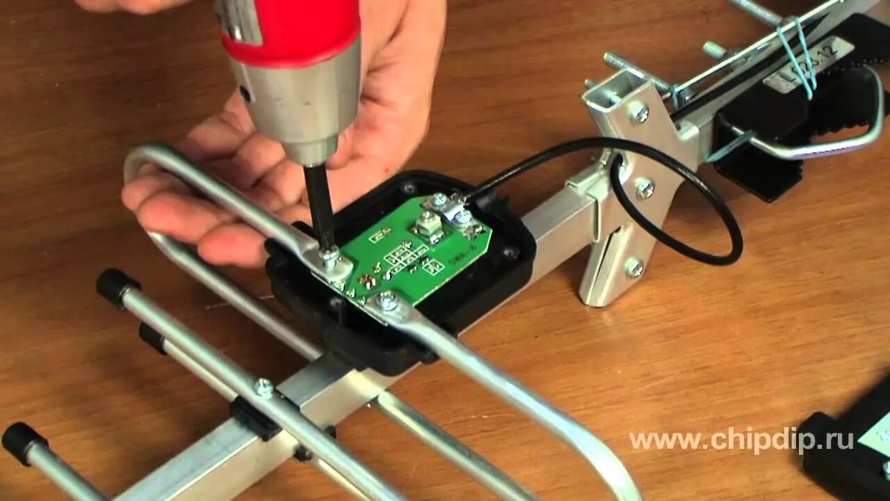 Правильное подключение кабеля к антенне телевизора How to Replace an Amplifier - YouTube