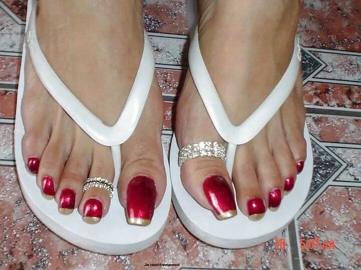 Правильные ногти на ногах фото Long coloured toenails Long toenails, Toe nails, Sexy toes