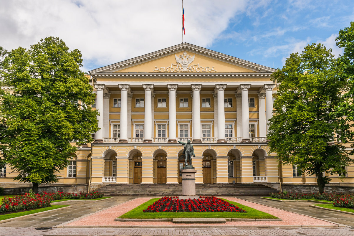 Правительство санкт петербурга смольный пр 1 фото Епископ Кронштадтский Вениамин принял участие в рабочем совещании с губернатором