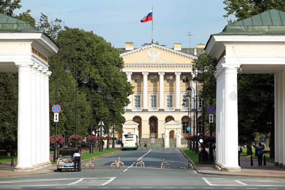 Правительство санкт петербурга смольный пр 1 фото В Петербурге нашли тело бывшего чиновника Смольного