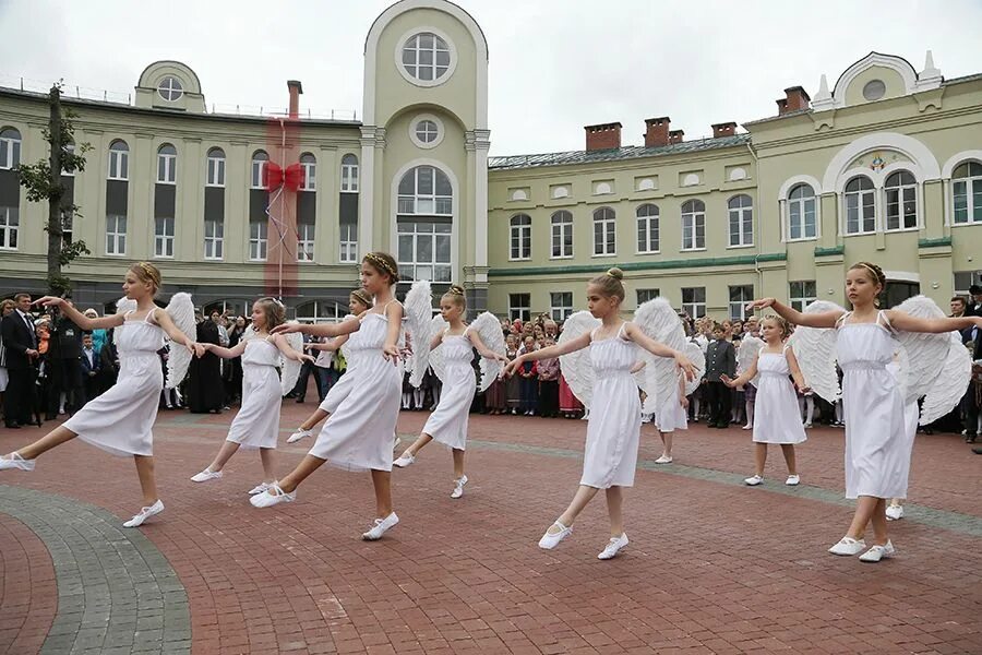 Православная гимназия калининград фото Патриарх Московский и всея Руси Кирилл освятил в Калининграде новый корпус право