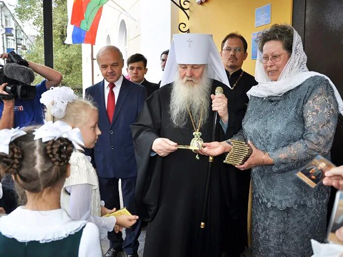 Православная гимназия липецк фото Преподаватели и учащиеся Православной гимназии имени преподобного Амвросия Оптин