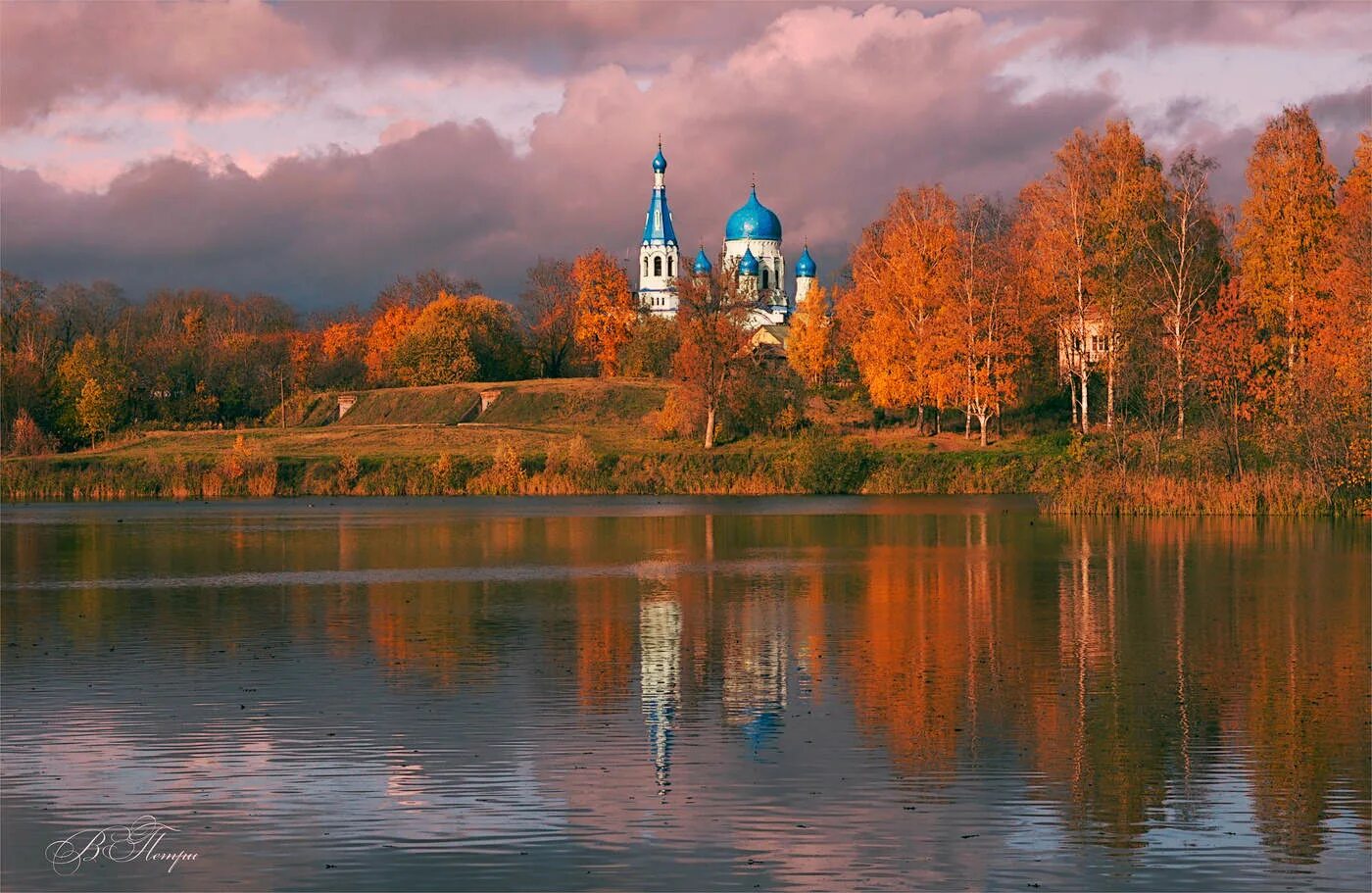 Православный храм осенью фото Осенний вечер в Гатчине