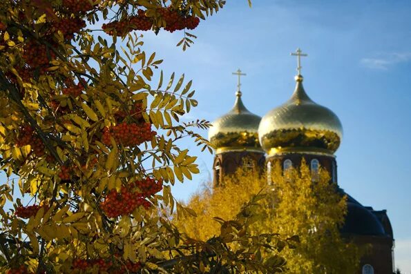 Православный храм осенью фото В Набережных Челнах состоится круглый стол, посвященный Дню трезвости Православи