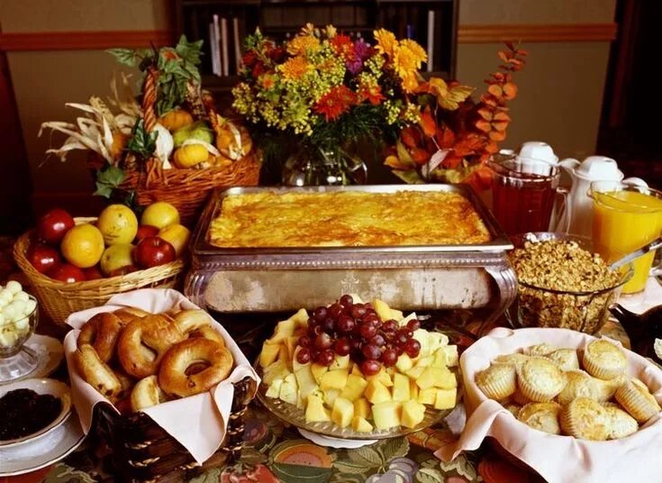 Праздничная еда фото Pin by Sylvie BAYLISS on Thanksgiving Brunch buffet, Breakfast buffet table, Bru