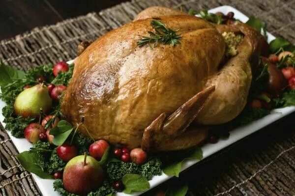 Праздничная индейка фото Pin by Kalliopi Kafourou on Χριστουγεννα Roasted turkey, Thanksgiving dinner, Tu