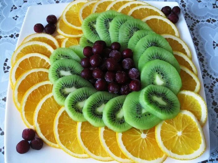 Праздничная нарезка фруктов фото 4346910_fruktovayanarezka3 (700x525, 163Kb) Fruit platter, Fruit, Fruit carving