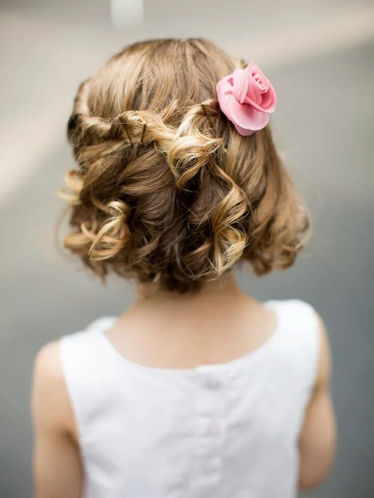 Праздничная прическа девочке на короткие волосы These Are the Cutest Flower Girl Hairstyles and Accessories You'll Ever See Flow